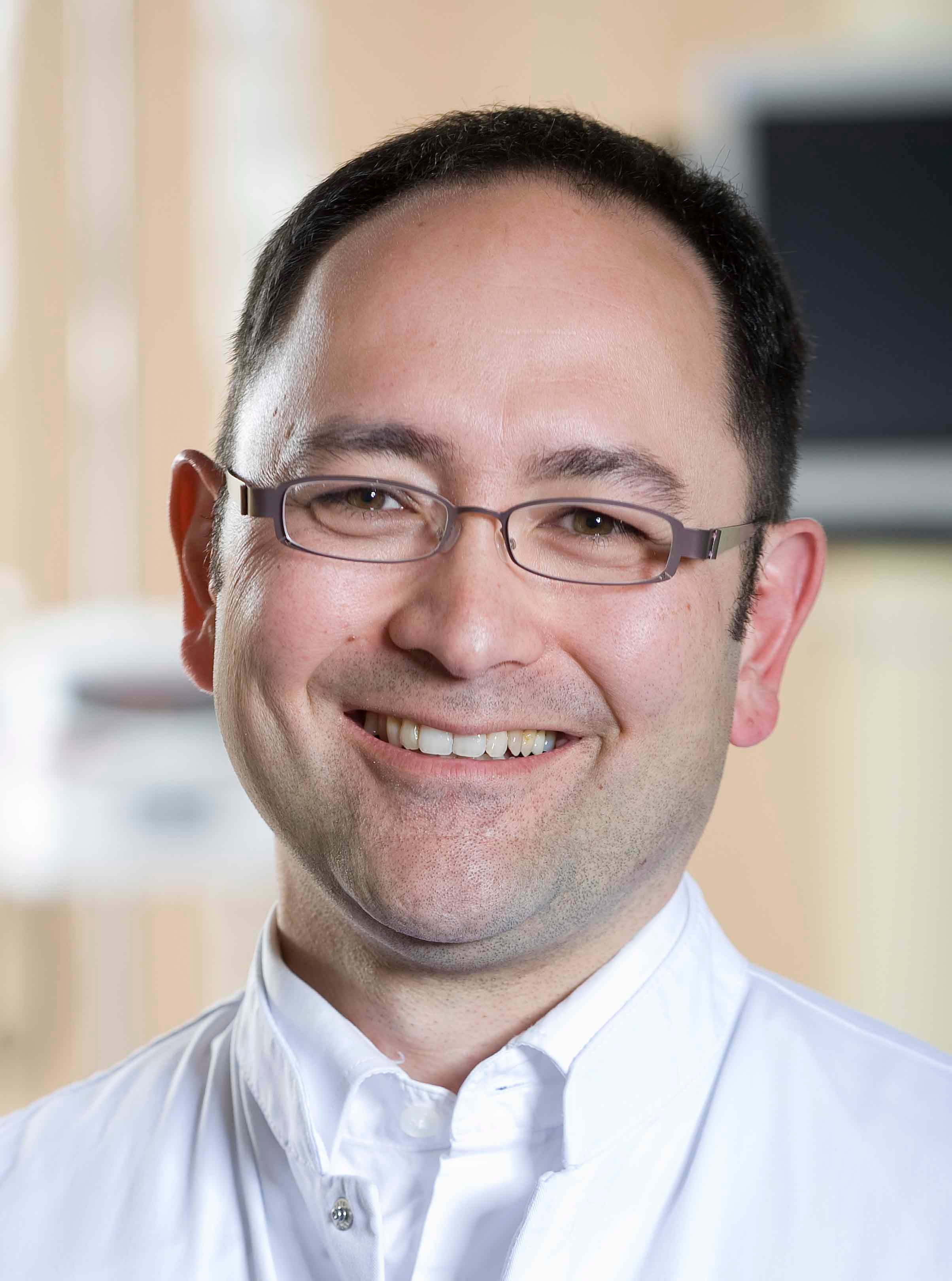 072 M.L.R. Tjin A Ton Internist Oncoloog