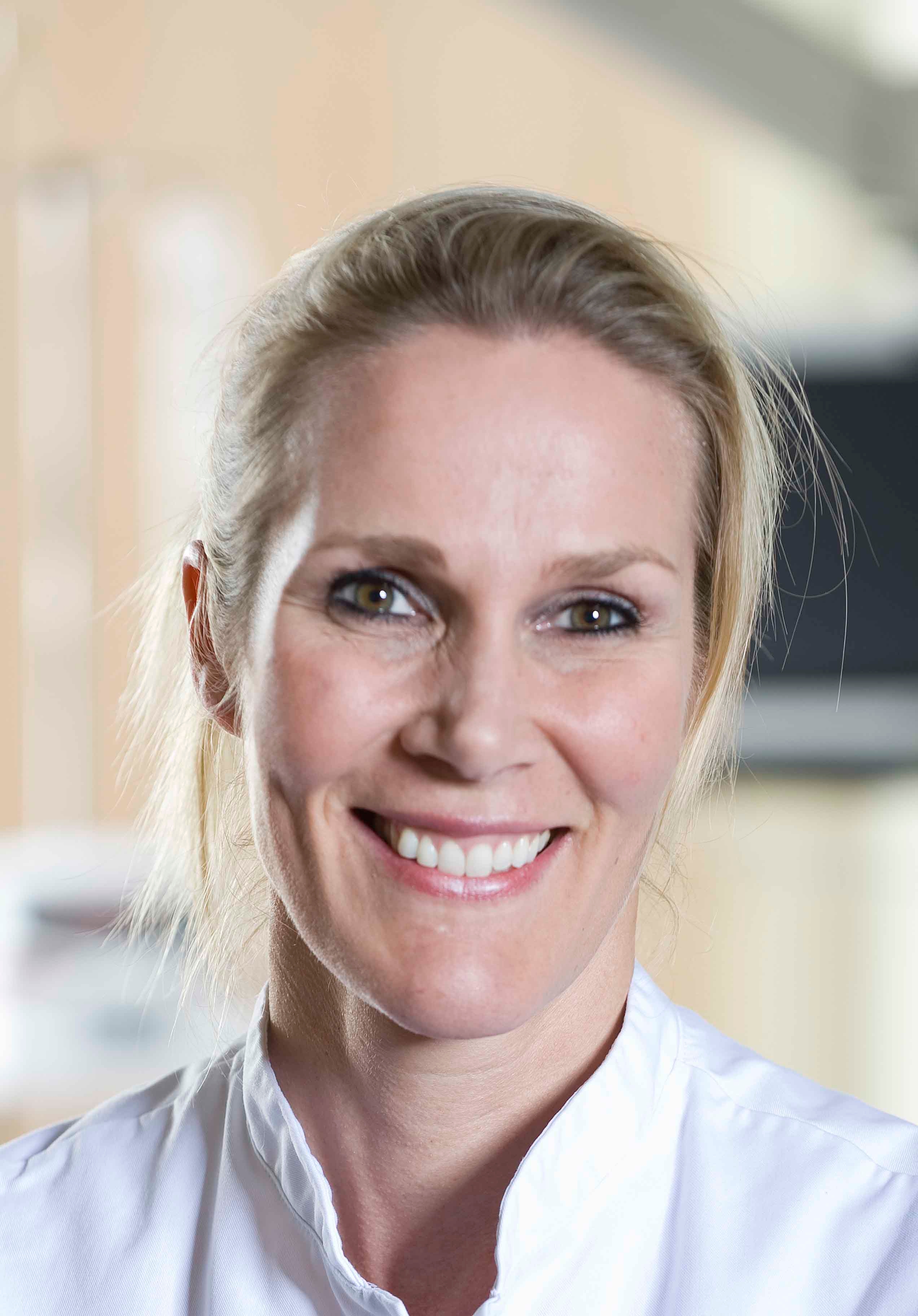 075 A.M. Van Der Hoeven Internist Endoscopist